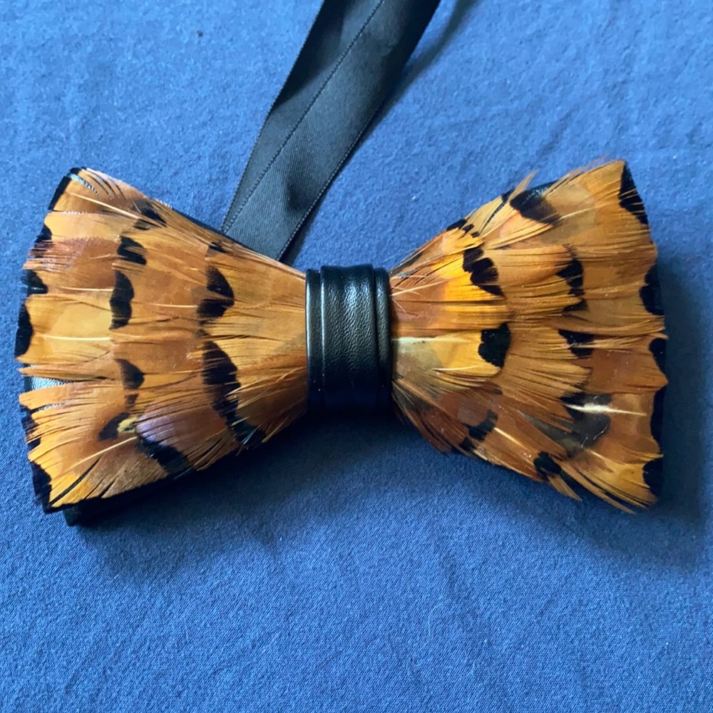 Discount - Luxury Feather Bow tie No Box